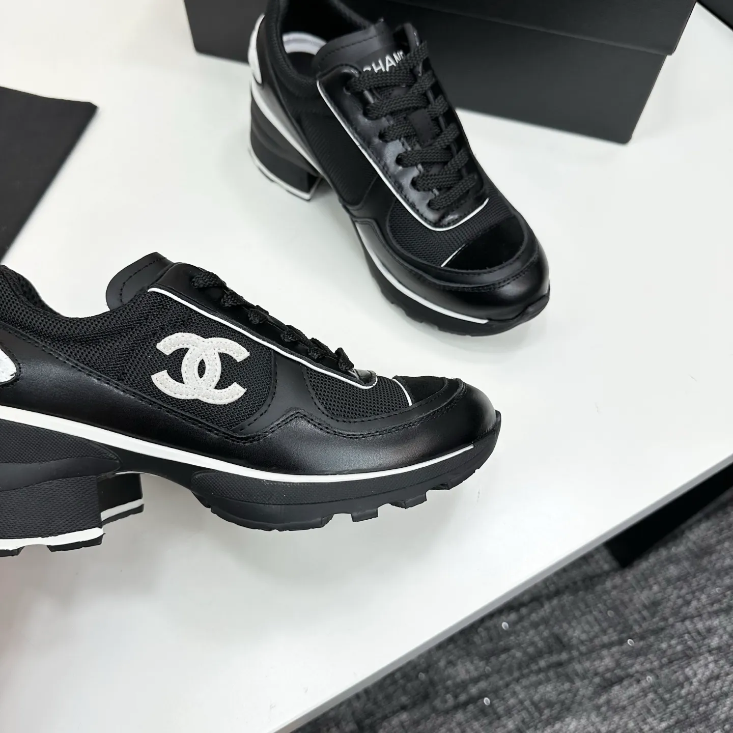 👟👟Ex-factory price 640👟👟Chanel Panda Shoes! 2025 counter's top casual sports shoes. This classic design; the upper is electro-embroidered with a variety of techniques; the outsole is fashionable and sporty; the unusual inclusion of a variety of color matching elements... The diversified mix and match is very good-looking and versatile, and can be used for leisure, fashion, sports, and outdoor... ꫛꫀꪝ Go➫ Materials: ❶Upper made of: original imported first-layer silk cowhide + original waterproof cloth + original first-layer cowhide ❷Inner lining: Original Yangli+wang ❸ Outsole based on: Original TPU combination outsole Counter boutique packaging complete set for women 35–41